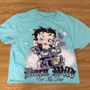 Betty-Boop cropped shirt.